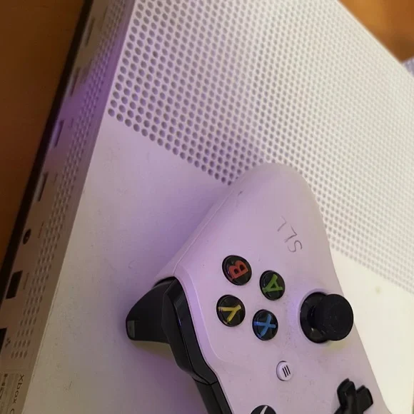 White Xbox 360 Gaming Console with Controller